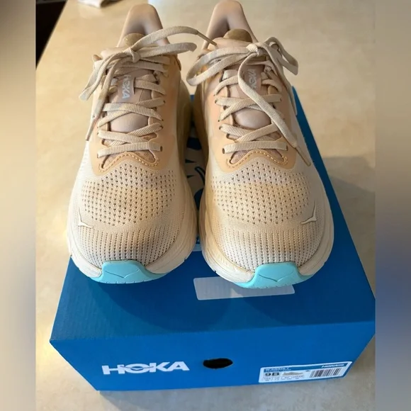 Women’s HOKA sneakers. Reduced to lowest price!! - Picture 4 of 6